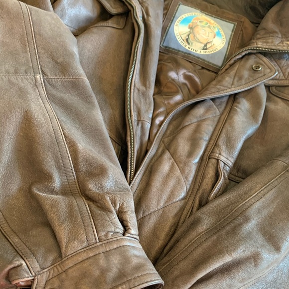 Leather jacket - Picture 5 of 8